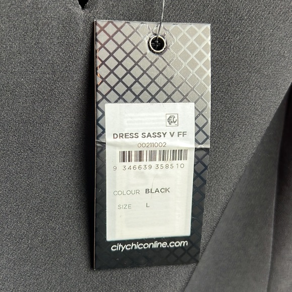 COPY - City Chic Sassy V Dress - Picture 6 of 6